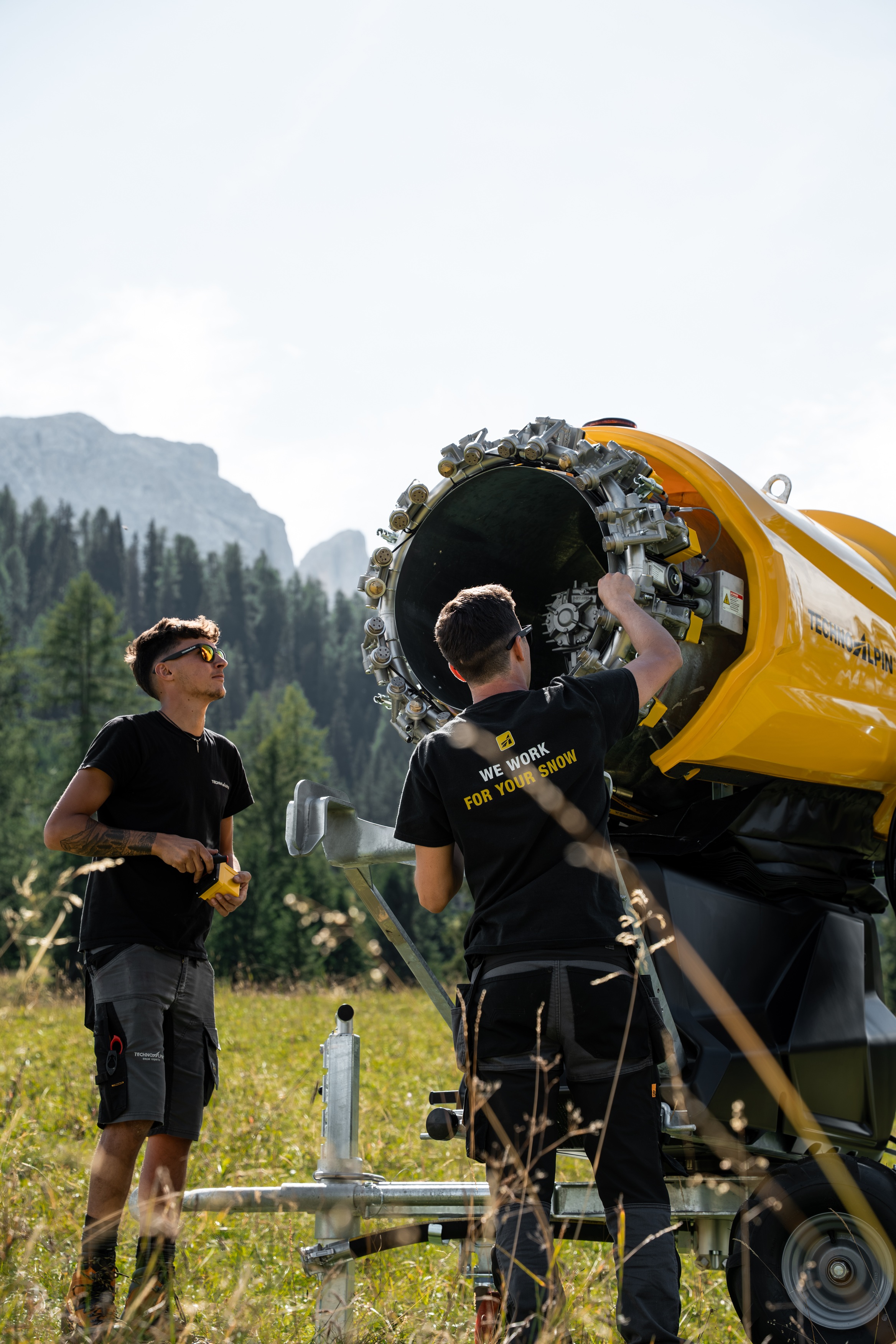 Kontrolle der Schneeerzeuger im Spätsommer