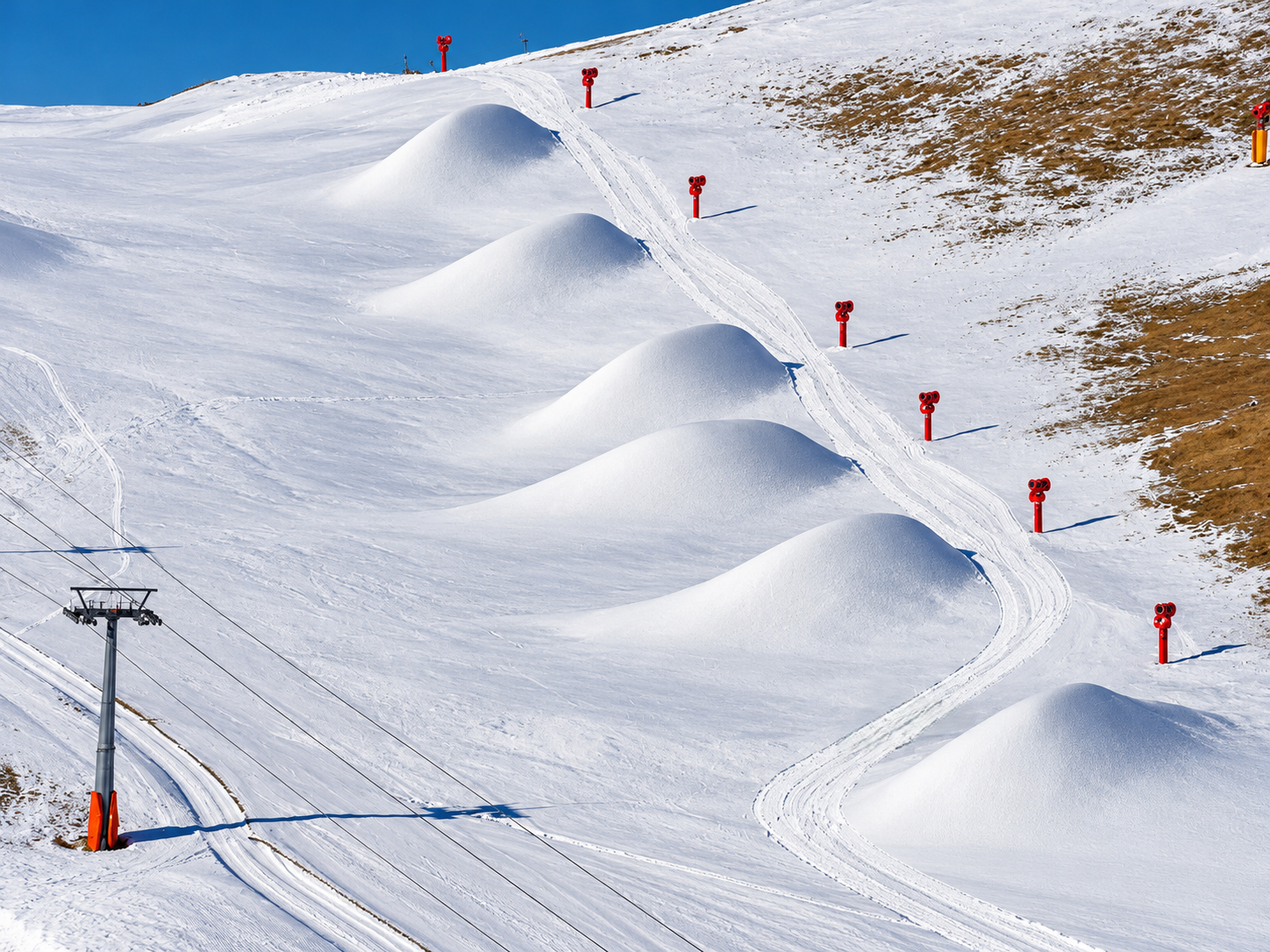 Schneehügel in der Grundbeschneiung